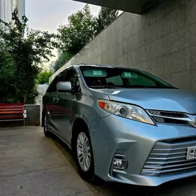 Toyota Sienna 2020