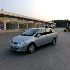 Nissan Tiida 2011