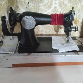 Швейная машинка