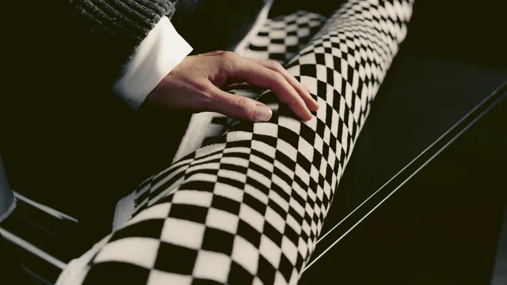 Porsche возобновила выпуск культовых тканей для классических моделей