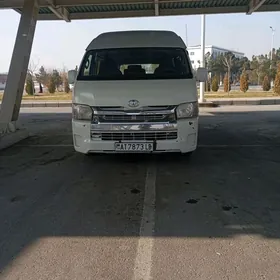 Toyota Hiace 2015