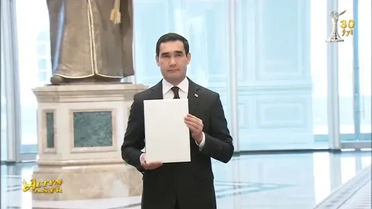 Президент Туркменистана награжден юбилейной медалью в честь 30-летия нейтралитета