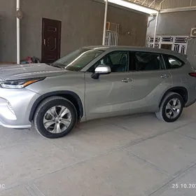Toyota Highlander 2021