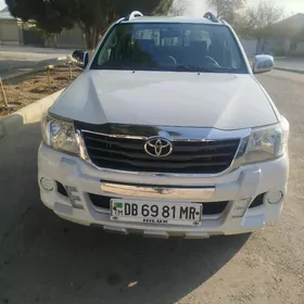 Toyota Hilux 2014