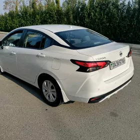 Nissan Versa 2021