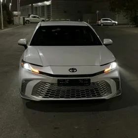 Toyota Camry Hybrid 2025