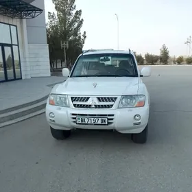 Mitsubishi Pajero 2003