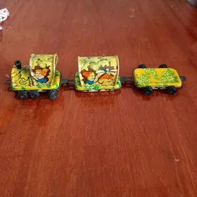 детский паровозик с прицепом,