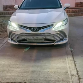 Toyota Camry 2021