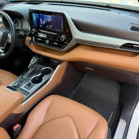 Toyota Highlander 2022