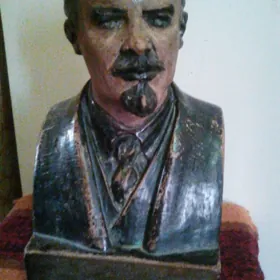 Бюст Ленина.