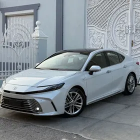 Toyota Camry 2025