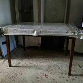 продаётся стол