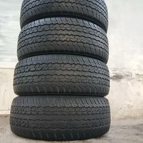 Vitour 265 70 16 Teker