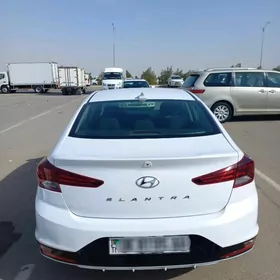 Hyundai Elantra 2020
