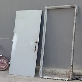 Железная дверь