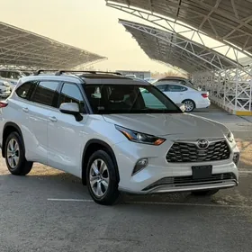 Toyota Highlander 2021