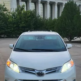 Toyota Sienna 2018