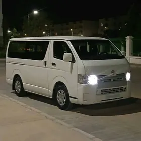Toyota Hiace 2014
