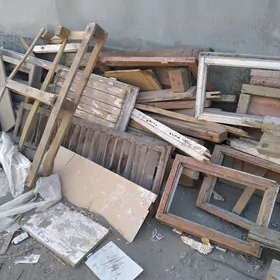 çýornyý potolok üçin tahtalar