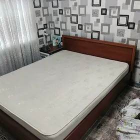 Кровать двуспальная