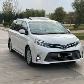 Toyota Sienna 2017