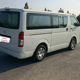 Toyota Hiace 2005