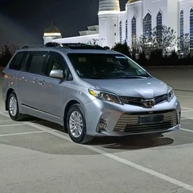 Toyota Sienna 2018