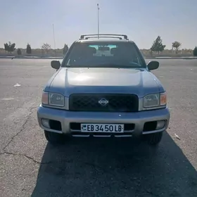 Nissan Pathfinder 2000