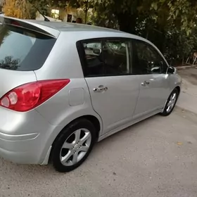 Nissan Versa 2012