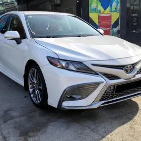Toyota Camry 2021