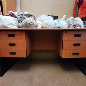 Офисный стол