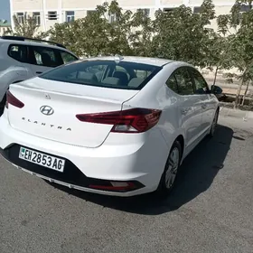 Hyundai Elantra 2019