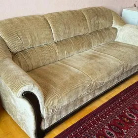 Диван - Кровать + 2 кресла и журнальный столик