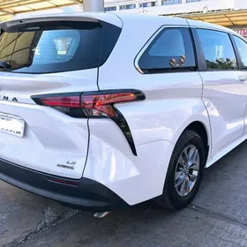 Toyota Sienna 2021