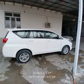Toyota Innova 2020