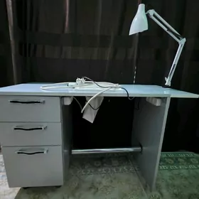 Маникюрный стол