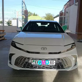 Toyota Camry Hybrid 2025