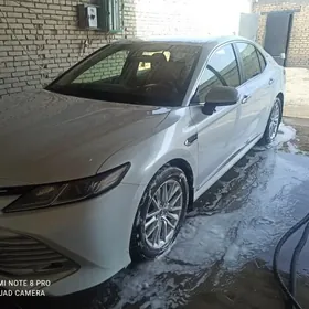 Toyota Camry Hybrid 2020