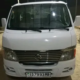 Nissan Urvan 2006