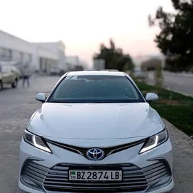 Toyota Camry Hybrid 2021