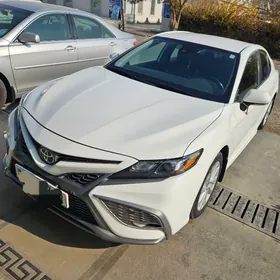 Toyota Camry 2021