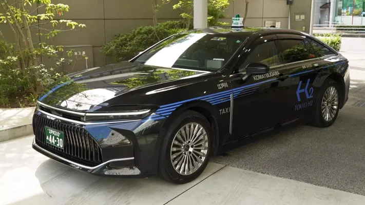 Wodorod bilen işleýän Toyota Crown sedany Ýaponiýada taksi we polisiýa gullugynda ulanylyp başlandy