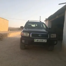 Nissan Pathfinder 1999