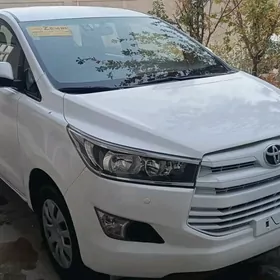 Toyota Innova 2021