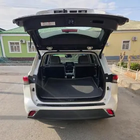 Toyota Highlander 2021