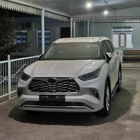 Toyota Highlander 2021