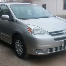 Toyota Sienna 2003