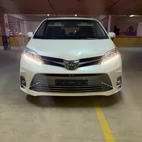 Toyota Sienna 2018