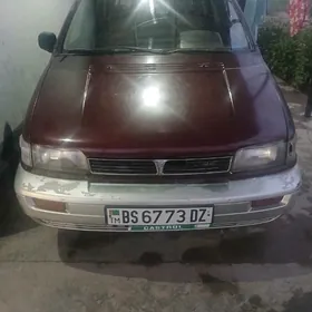 Mitsubishi Chariot 1993